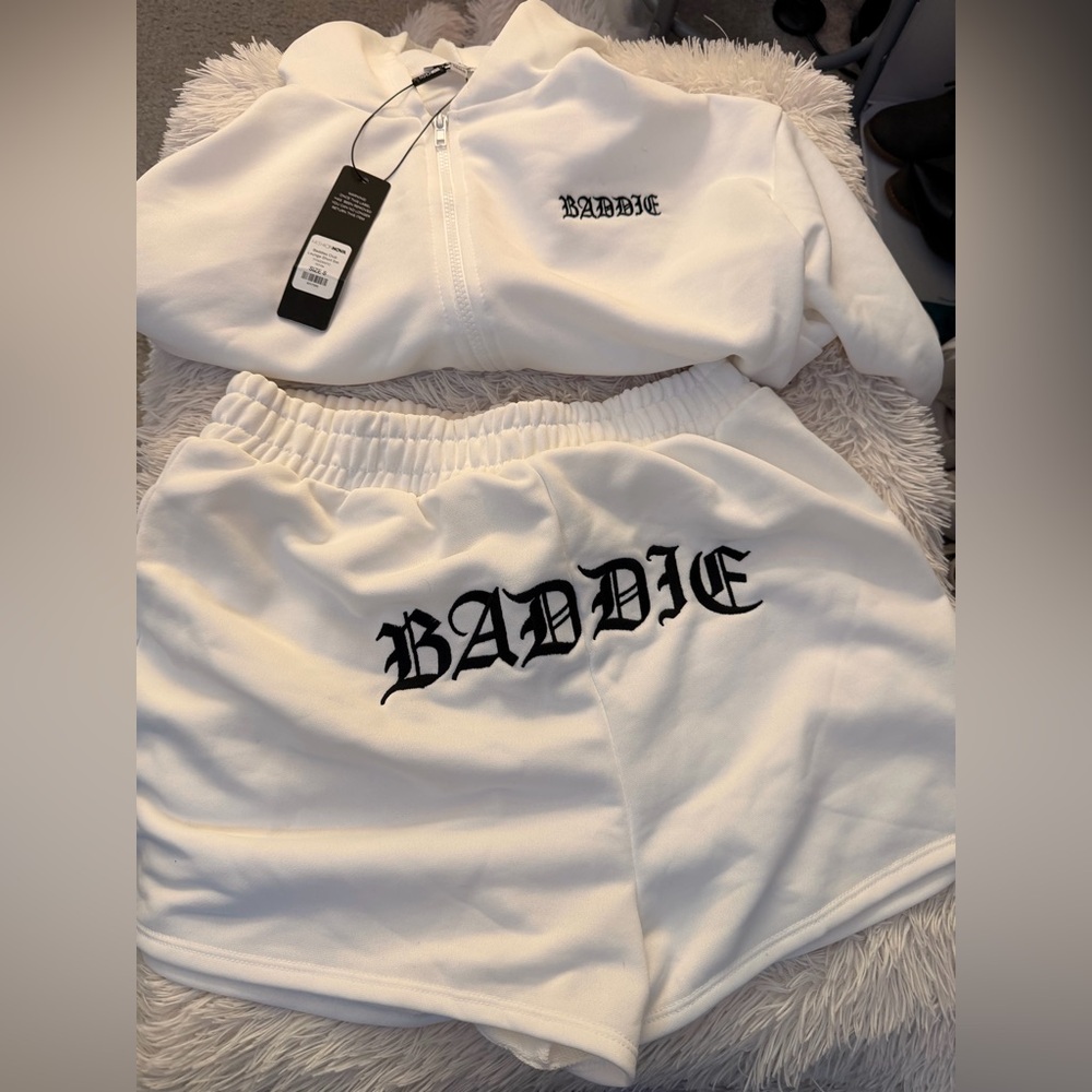 Fashion Nova White Baddie cropped Hoodie and Shorts Lounge Set size Small NWT